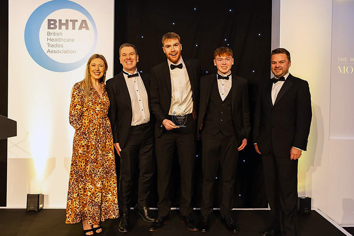 Mobility-Scotland-winners-of-Retailer-of-the-Year-Award